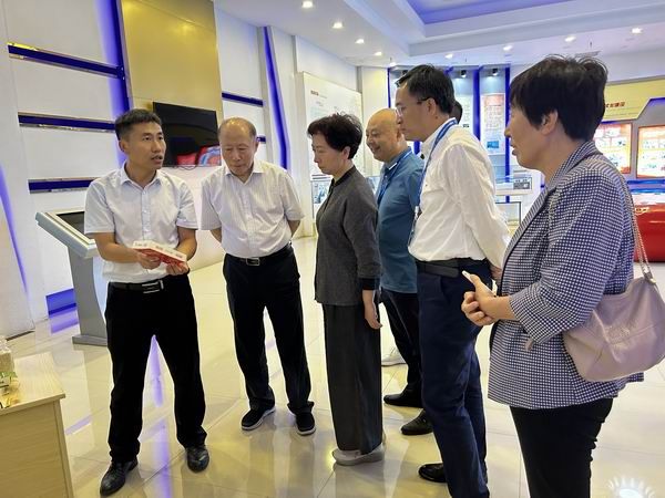 中国石油和化学工业结合会王述纲一行到访尊龙凯时人生就是搏