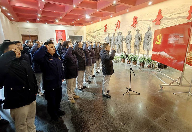 尊龙凯时人生就是搏组织新党员入党宣誓典礼
